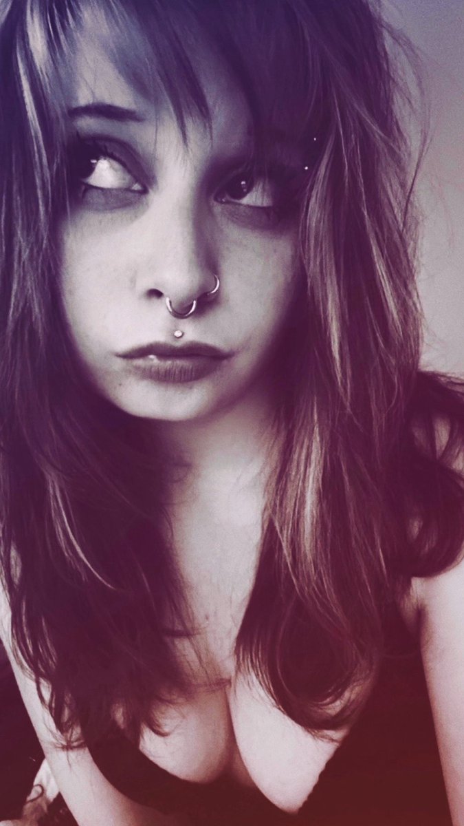 foxgf222's tweet photo. emo or something xD https://t.co/6nhg6m4yat