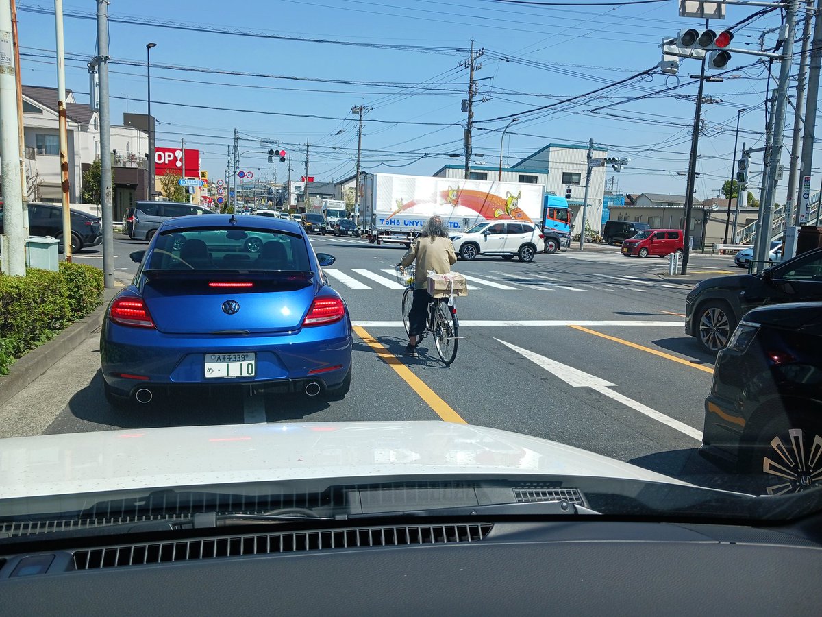 そこのじいさん……危ないよ……