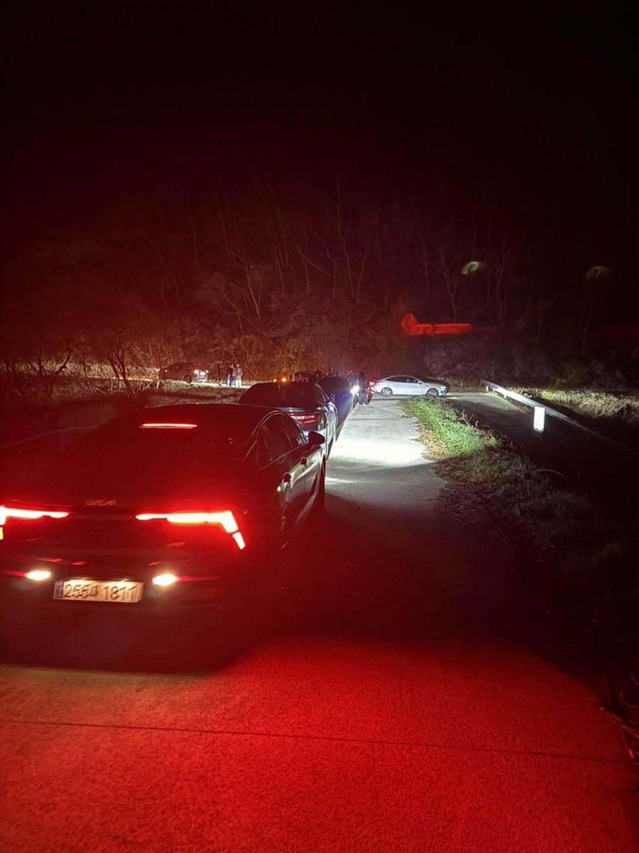 Film Salmokji lagi rame di Sokor, sampe banyak orang yang berkunjung ke waduk "Salmokji" 

GILEEE jam 3 pagi cuy. Orang orang niat bener ya 😭😭😭🫵🏻 

Udah kayak antri masuk Ragunan