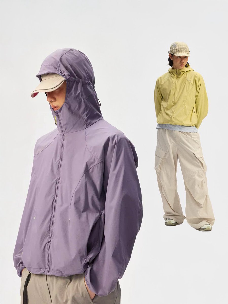 oldlaundrystore's tweet image. UPF50+ 자외선 차단, 발수 코팅, 접촉 냉감까지 갖춘 3중 기능성 재킷. 내장 포켓에 접어 넣으면 파우치 형태로 휴대 가능합니다. 3D 커브드 슬리브로 활동성도 좋고, 릴렉스드 핏이라 남녀 모두 착용 가능.

#패커블재킷 #ウインドブレーカー #sunprotectionjacket #Monterest #oldlaundry_mag