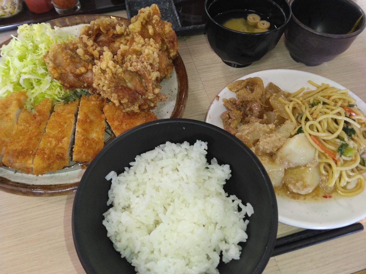 willar666's tweet photo. なんやかんや唐揚げ祭り実施中。 #CoCo壱番屋 #REDPEPPER #きんのつる #唐揚げ #福岡グルメ https://t.co/4yy1Nd8FGK