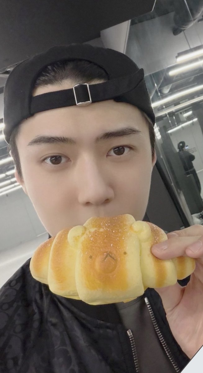 ์ฝ๋๐ฅจ tweet media