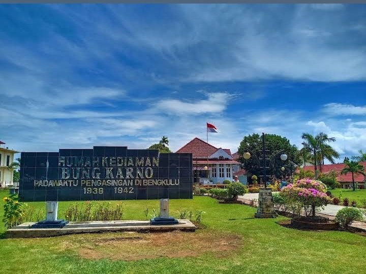 Dosen Kesayanganmu tweet media