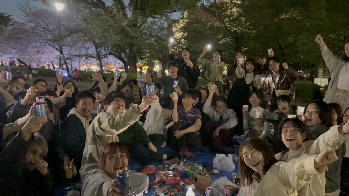 nagoya_hinata's tweet photo. 体験会の後はお花見〜🌸
40人超えの花見はブルーシート2つもキツキツ😌

昨日の体験会で新しく【5名】入会してくださいました〜☺️👏

まだまだ4/18(土)体験会募集してます👍

参加はこちらから！
▶️ https://t.co/iW4iBKICDe https://t.co/qTCPVUDSii