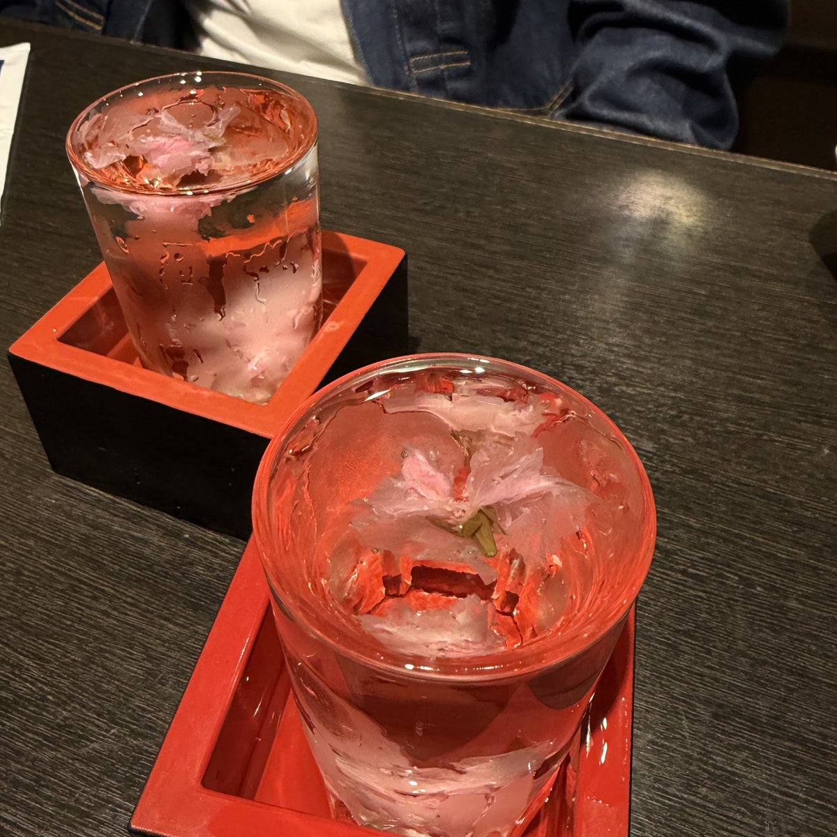 打ち上げの会計をしたら、レジのお兄さんに「何の集まりですか？」と聞かれた。「カルチャースクールのメンバーです」と答えたら「楽しそうでいっスね」と言われました。でも3次会まで呑んでヘロヘロだよ☆