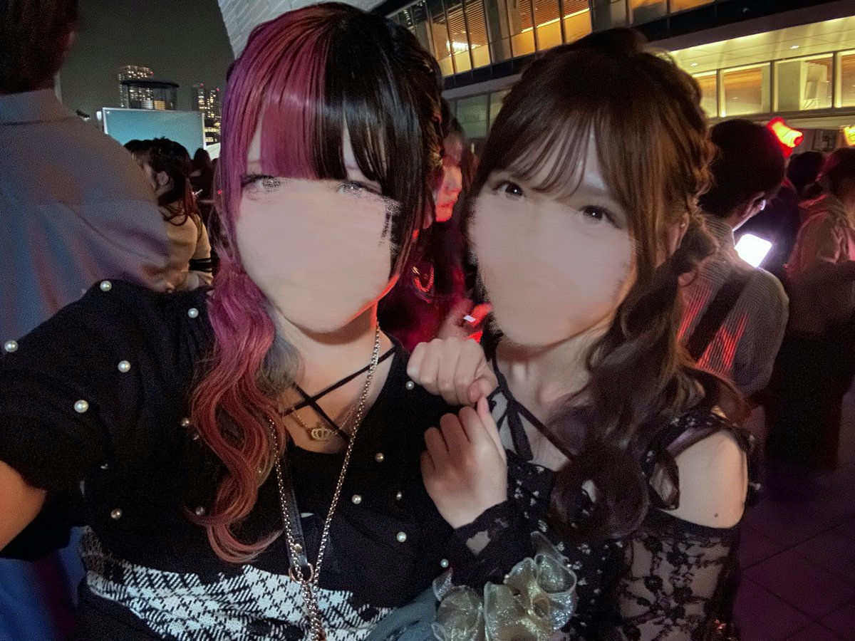 qlu0ll's tweet photo. 昨日ヘアメ屋さんでやって貰ったやつ再現成功したので洋服変わるけどこの右でいますよーー(   '∀')ﾉｼ https://t.co/Y2O3nWhrbi