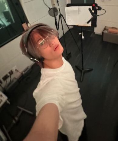 remermarkram's tweet image. สเปค ชอบคนใส่แว่น ใส่เสื้อยืดธรรมดาๆ

ธรรมดาๆที่หมายถึง :