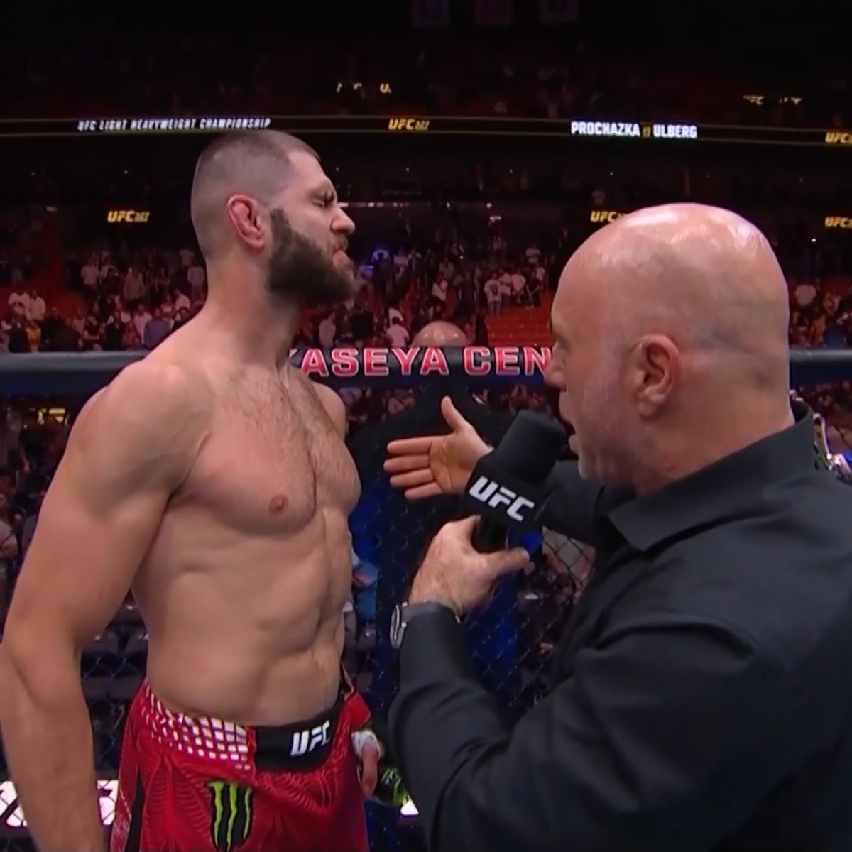 KirmiziKoseMMA's tweet image. 🚨 Jiri Prochazka: ‘’Ulberg sakatlanınca ona merhamet gösterdim. Ona üzüldüm. Hayatımda aldığım en büyük derslerden biri. Sakatlandığını görünce merhamet ettim. Elimdeki maçı ona verdim.’’ #UFC327