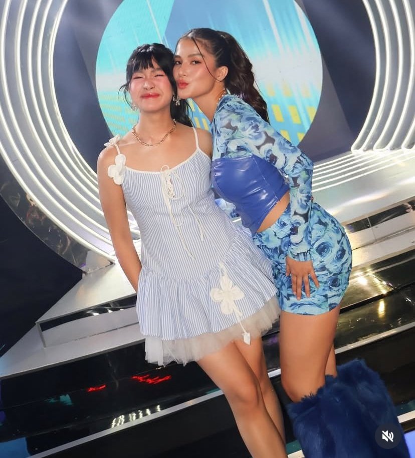 finally, capcap with her ate lexi.
sobrang pretty both.

CAPRICE ON AOStage
#AllOutWithKyusiGirl