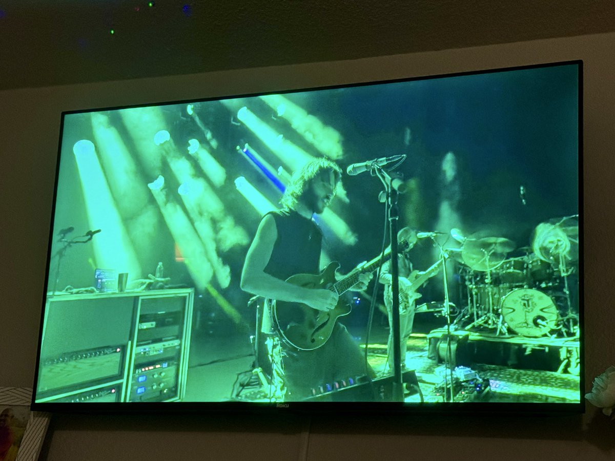 BAMunleashed's tweet image. Yes 🙌 @goosetheband is back 🎸🥁🎹🎤 Thanks you fellas and thank you Nugs for livestreaming! Looks fantastic. Watching live from #Livermore , CA in #NorCal 🙏 #livemusic #goose #jamband #goosetheband @peter_anspach