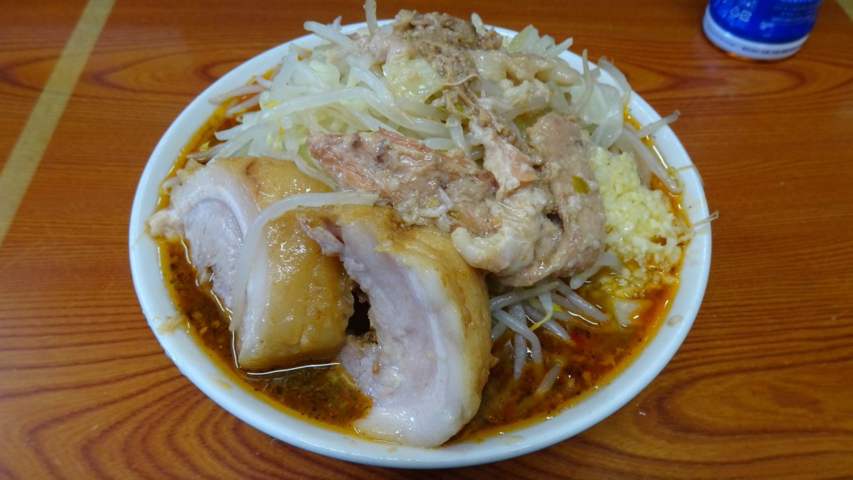 au_vaio's tweet photo. ラーメン二郎　亀戸店

代替わり13周年記念「担々麺風ラーメン」！
迷いに迷って黒を選択。黒ゴマペーストの香ばしさがたまらん美味さ！
豚もトロトロの柔らかさで文句なし！ https://t.co/dTfcfXlbCk