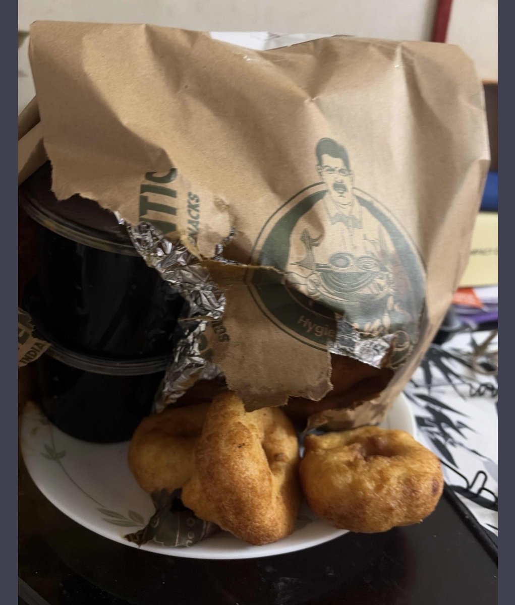 pradippillai's tweet photo. @SwiggyCares horrible good delivery experience they just take double money and packaging and delivery exp for hot or cold food is pathetic https://t.co/xdfzbF7N8Y
