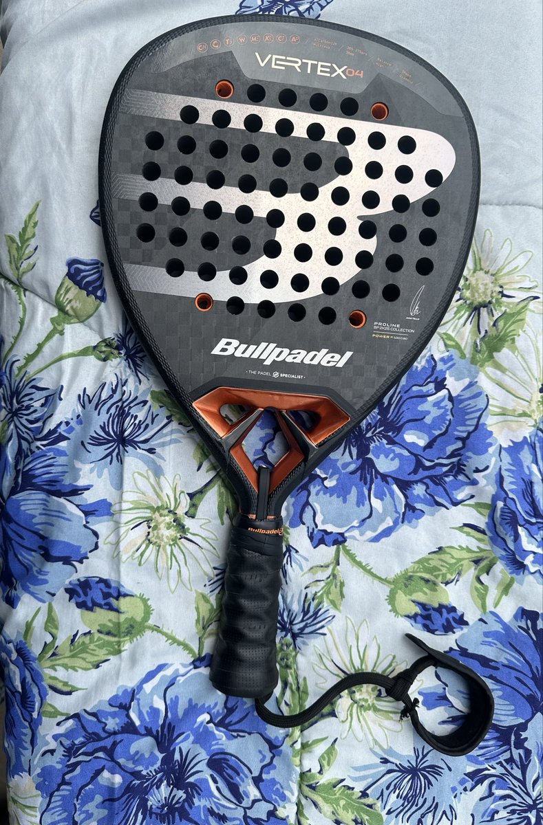 aditedit's tweet photo. JUAL ATAU CARI TUKER GULING! Bullpadel vertex 04 2025

cari tukeran di tahun yg sama nox at10 atau adidas metalbone ctrl

klo jual harga 2.900.000 (nego alus)

lokasi weekend gunung sindur, weekdays jakarta sekitarnya https://t.co/LFMnNkDCPM