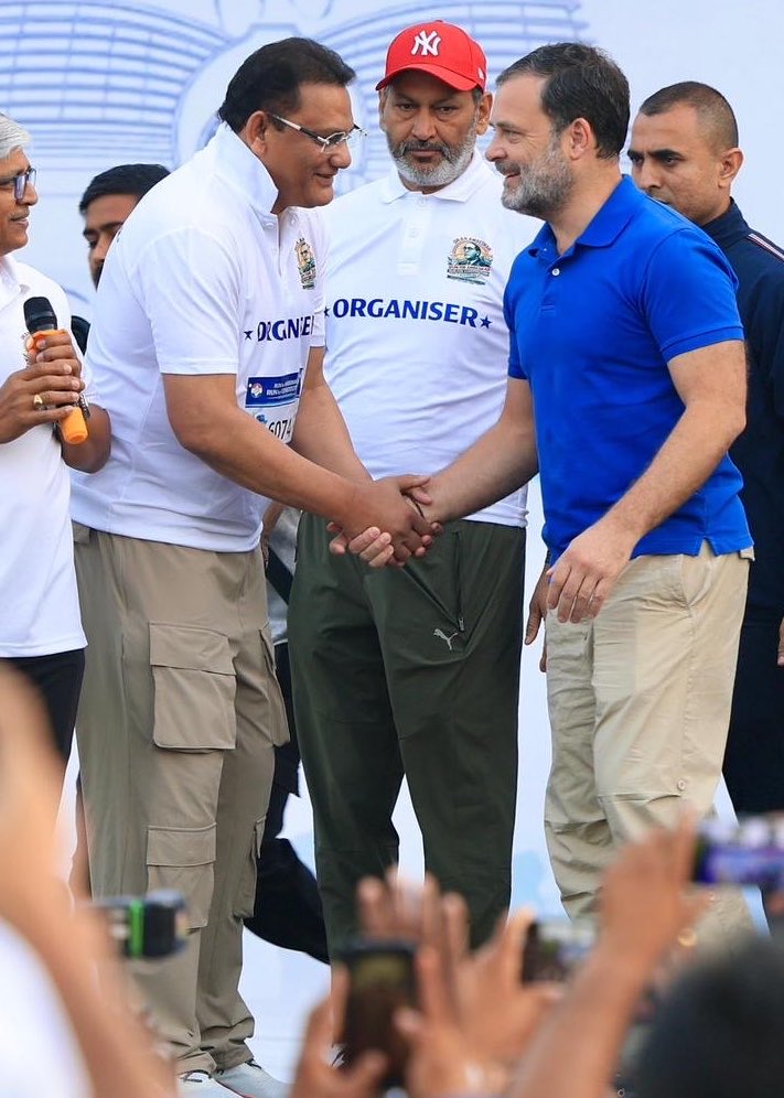 azharflicks's tweet photo. In Delhi with Rahul Gandhi ji, who flagged off the ‘Run for Constitution, Run for Ambedkar’ marathon. An inspiring initiative to spread awareness among the youth about Babasaheb’s Constitution and its values.

@INCIndia @INCSCDept @INCTelangana @RahulGandhi https://t.co/BpVGrxEK0j
