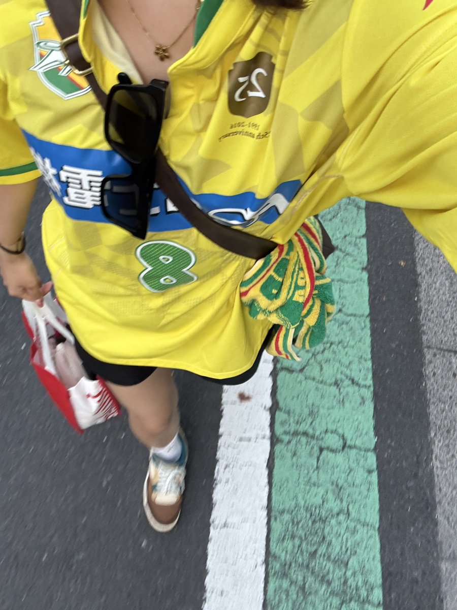 n26824's tweet photo. プレーオフぶりのフクアリ〜⚽️
暑すぎたー！！！！
いではるユニも10年目突入 https://t.co/fK6KWR8ffI