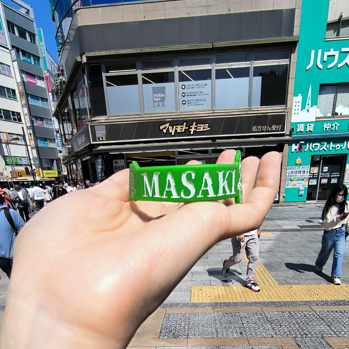 fiEsta_flaquE's tweet photo. 【拡散希望】
落とし物
眞崎組のラババンを赤羽駅前マツモトキヨシ付近で拾いました。
箱のスタッフさんに預けておりますのでお心当たりの方は直接箱の方へご連絡ください。 https://t.co/hGt4LrELSO