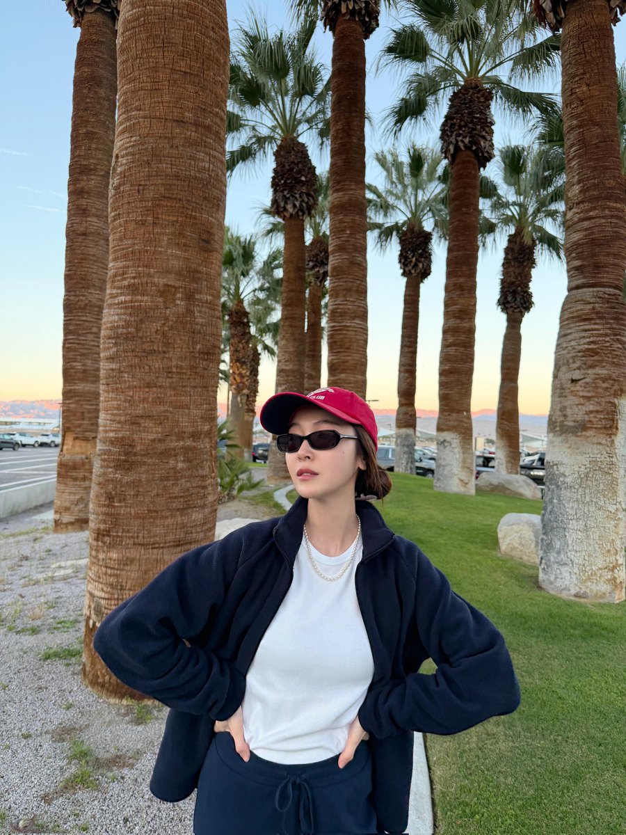 GR26Sic18's tweet photo. [2026.04.10_XHS/rednote] (1)
Sy__Jessica: 🌵🏔️☀️🕰️
去到时间都愿意慢半拍的地方🌵☀️🏔️☁️🕰️

: https://t.co/tF33kD11wG 
#제시카 #JessicaJung #郑秀妍 https://t.co/5dwnxB97Oy