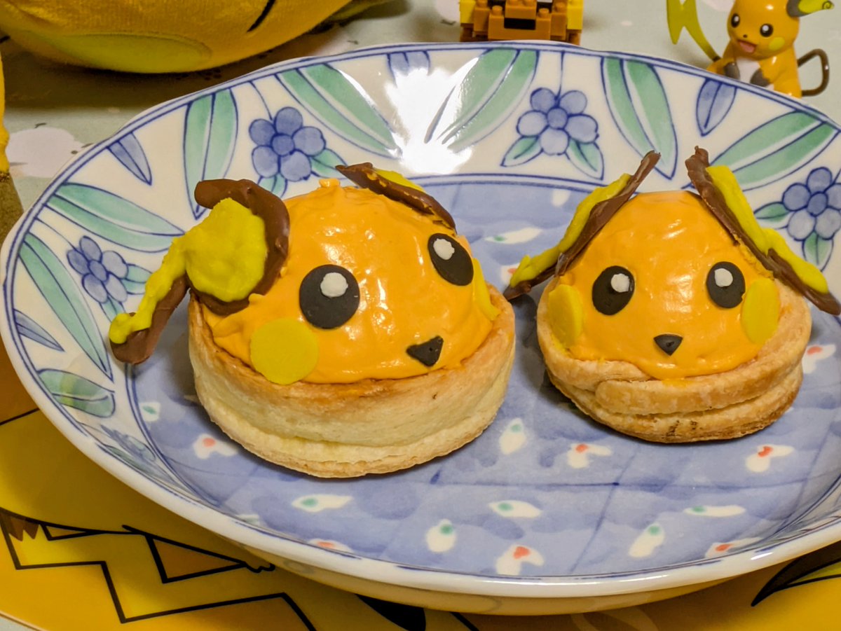 dooooomo0's tweet photo. ポケモンで最推しのライチュウのタルト作りました
ポケモンのYoutubeにあるクッキーシューのフィリングを参考にしました。
レアチーズが良い感じの甘さでとてもおいしかったです。

#ライチュウ 
#お菓子作り 
#おうちカフェ 
#タルト 
#レアチーズタルト https://t.co/MiHN4OXxzn