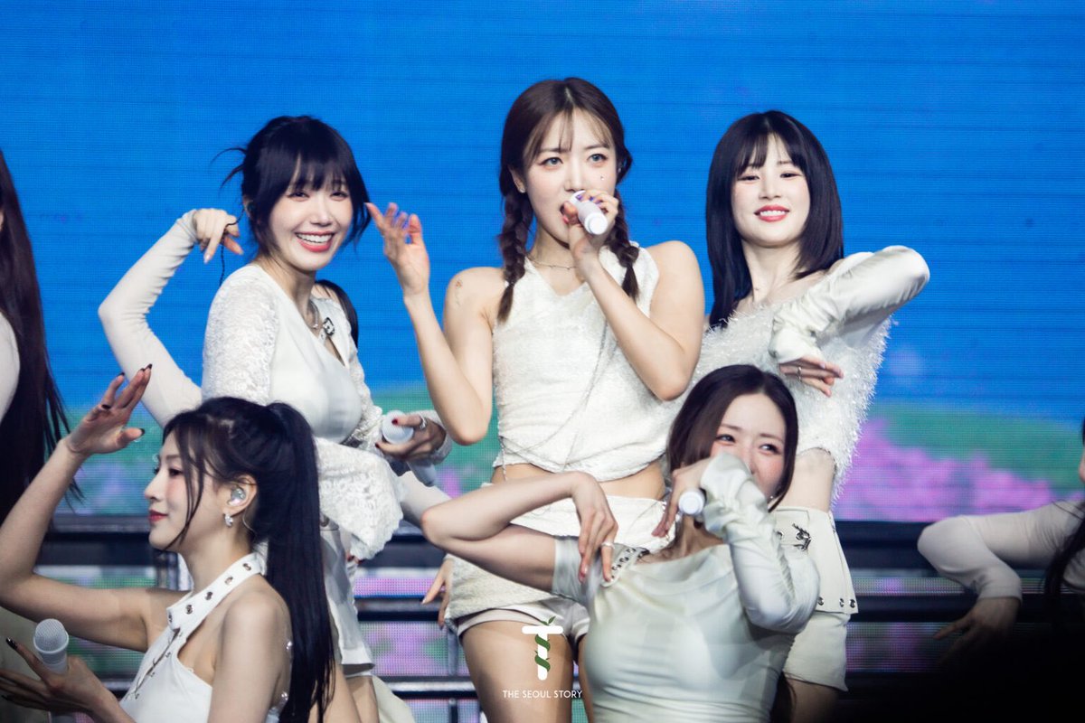 theseoulstory's tweet photo. [#TheOrigin_APINK] TVXQ's MIROTIC in an Apink concert? A new boy band Agreen's hot debut? Hearing BUBIBU, HUSH &amp; It Girl in 2026?! 🤯 

Last week with Apink was full of surprises 🥰 Full recap 👉🏻 https://t.co/4D1vKuSgAB

Thank you Sliding Doors for the invite! 

#에이핑크 #Apink https://t.co/UG5GYs40du