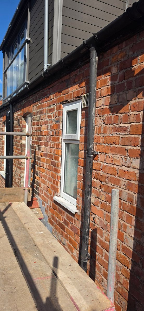 CPRestoration83's tweet photo. Flaky red paint on brickwork removed and then we cleaned the brick back to new. We also found a lime wash underneath the paint on the ground floor which we also removed without damage to the brick face.
We are to rake out and repoint this full elevation, which was in the Chorlton https://t.co/cdnix3WQmy