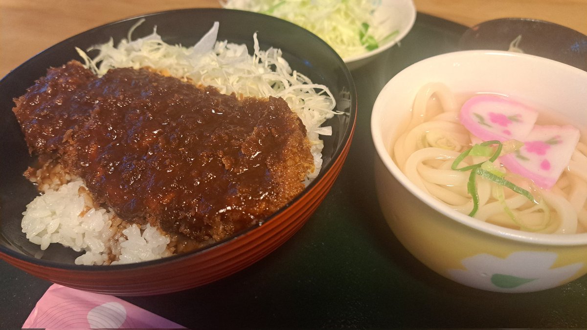 mementomoriwwx's tweet image. Let’s have lunch together.

世界のみなさま！
日本のお昼ごはんですよー⸜(* ॑꒳ ॑* )⸝

昨日の出張先で
食べたみそカツ丼ですけどww

#WORLD　#GLOBAL　#お昼ごはん