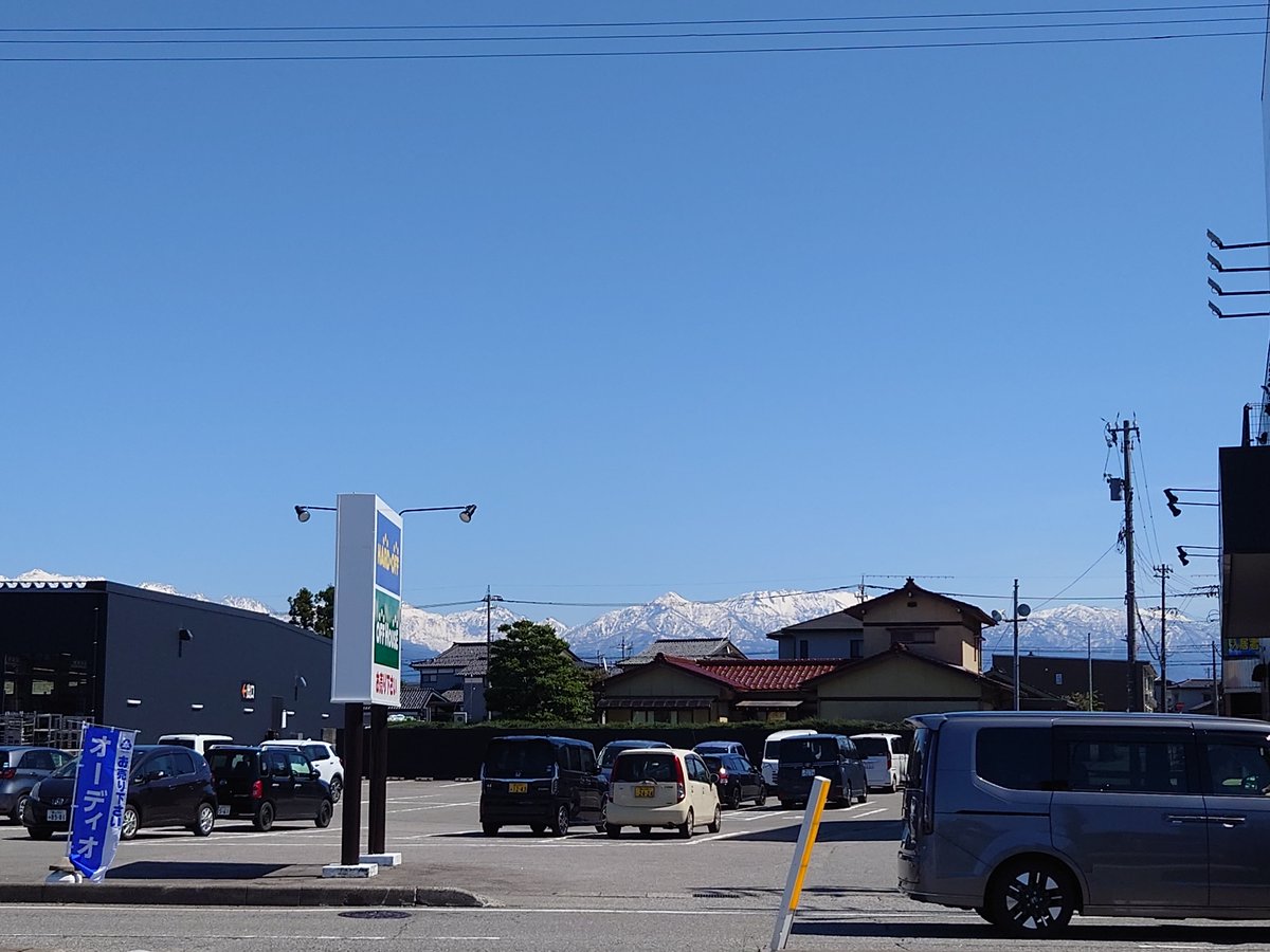 景勝地の立山もいいけど、こういう日常の中にいる立山が好きです