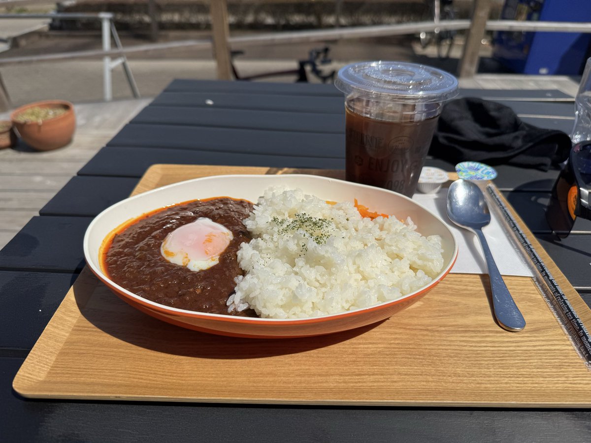 hitkunboy's tweet photo. 荒川サイクルグルメ
上尾市の井上スパイス工業SpiceTown
スパイス工場直営のカレー屋さん
スパイスが効いて辛くてうまい
自転車ラック完備だが壁と近くて止められないのは残念😢
写真はマトンとビーフのキーマカレー大盛りドリンク付き https://t.co/vnVfgphRHw