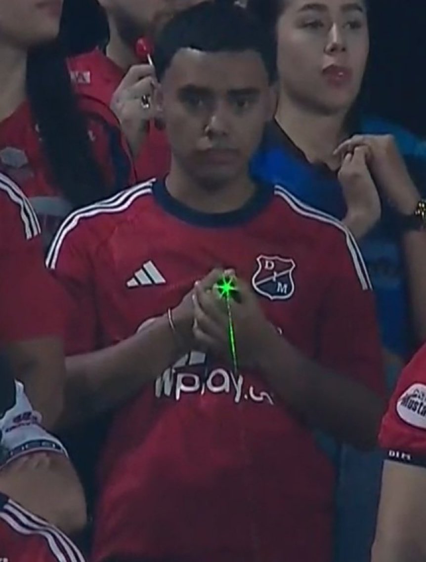 Jajajaja lo pillaron con los láser…