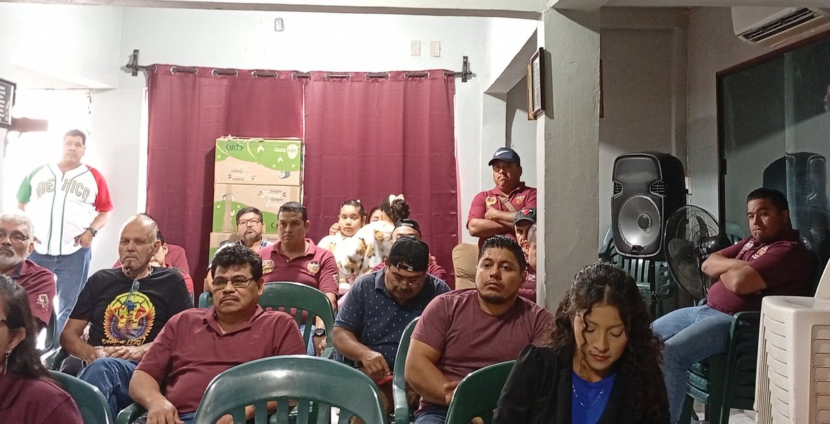 En su reunión semanal <a href="/GPozarica/">G_PozaRica_42</a> 
Siguiendo la política de nuestro líder <a href="/lgps03101/">@lgps0310</a> así también con nuestro Srio.Gral. <a href="/MarcoAzuara1/">Marco Azuara</a> 
#MasUnidosQueNunca 
<a href="/Seccion42_STPRM/">Seccion 42 STPRM Oficial</a>
