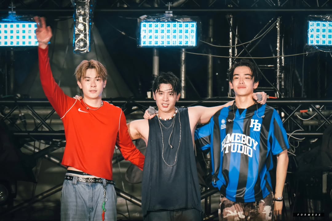 formrxx's tweet image. สงกรานต์ 4 ปีกับ #TRINITY_TNT 💕