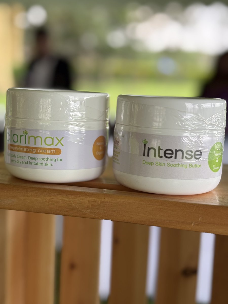 BeautyKipusa's tweet image. Dry skin doesn't stand a chance. 
Meet the heavy hitters: Clarimax for rejuvenation and Intense for that deep-skin soothing your body deserves. 100% natural, 100% organic, 100% Kipusa.
Which one are you reaching for today? 
#KipusaBeauty #Skincare #NaturalGlow #KenyanMade