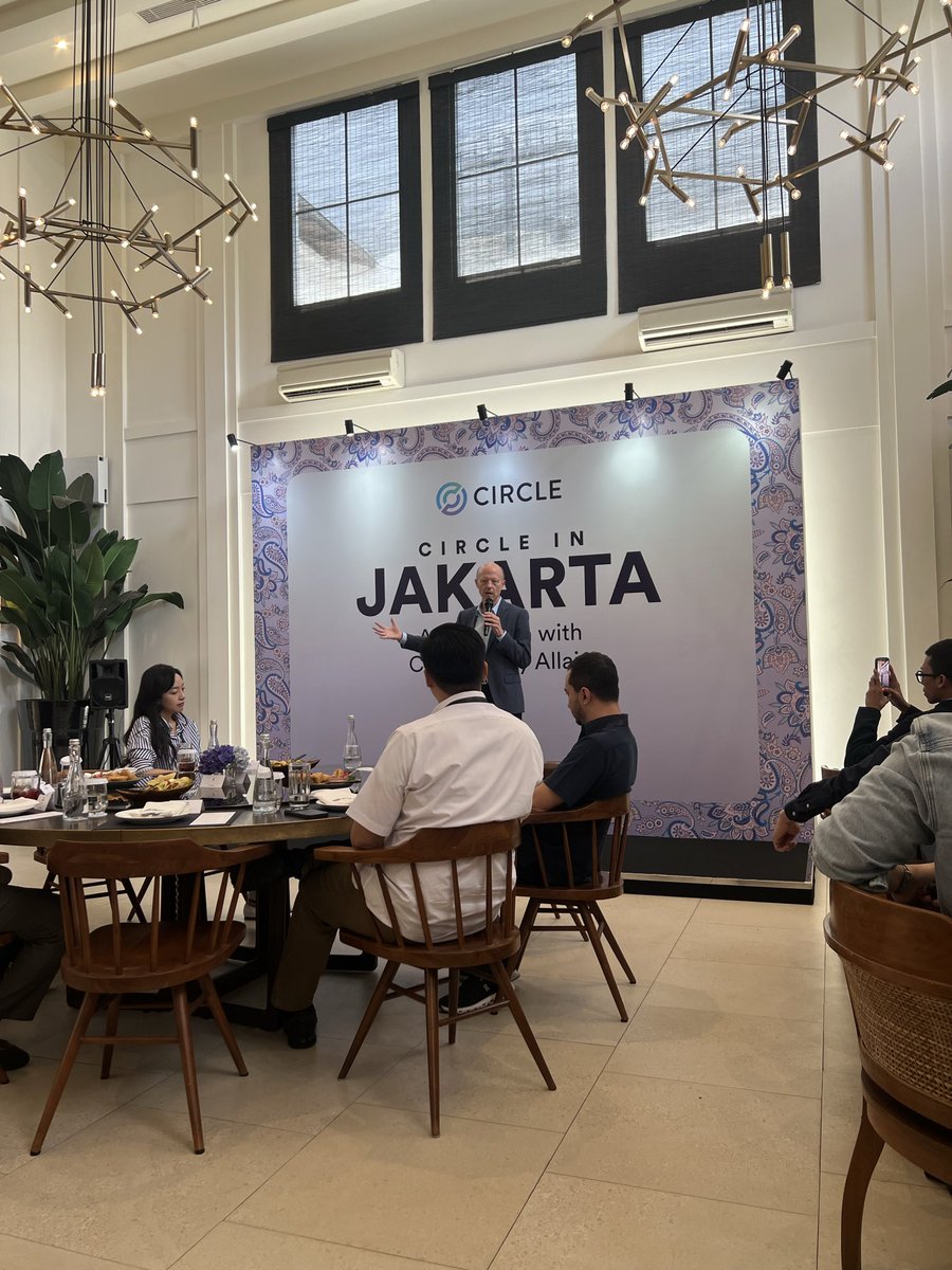 Prima Yogi Loviniltra tweet media