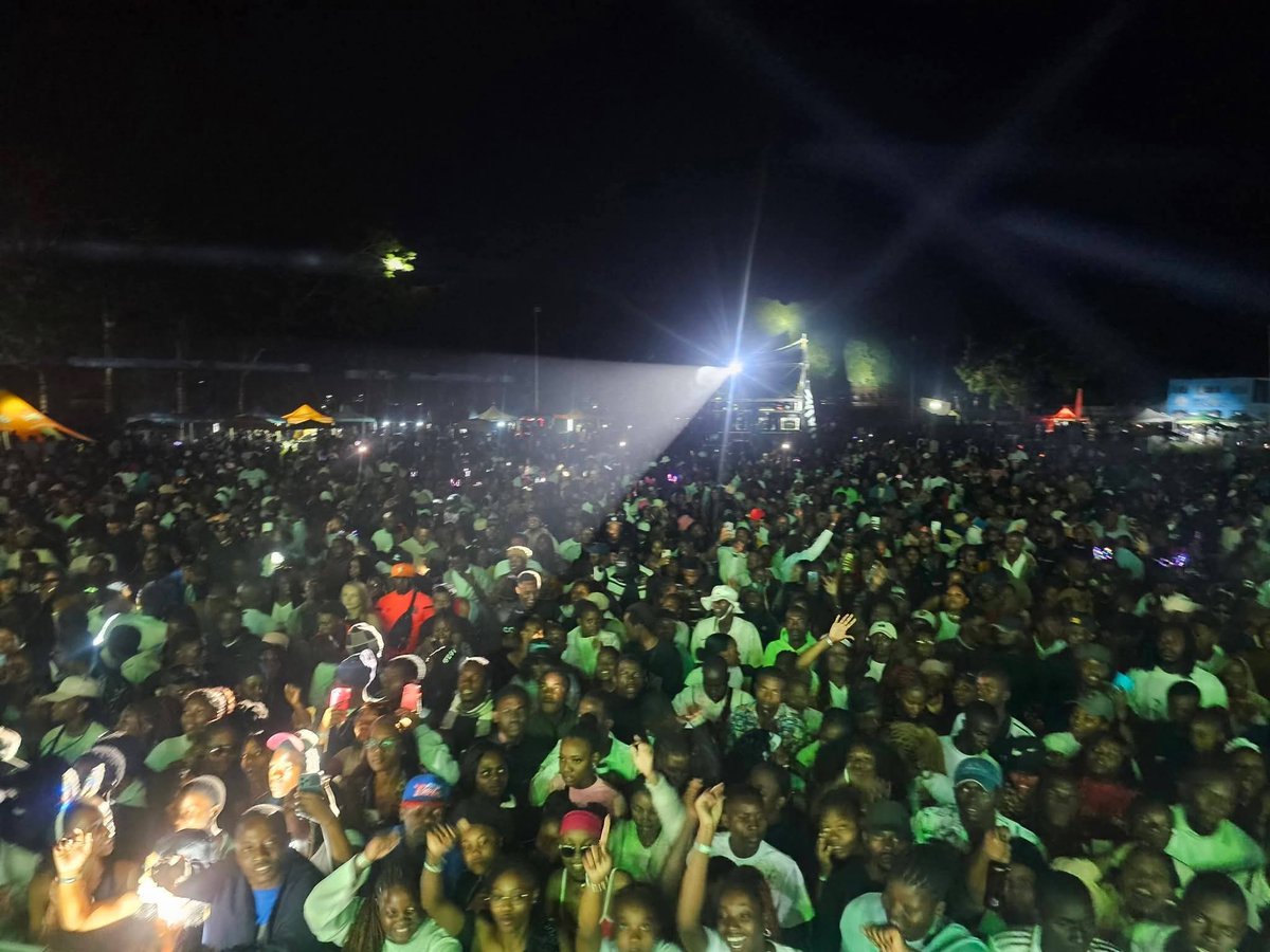 beemurandu88's tweet photo. Voltz JT filling up Aquatic Complex: My Goat 🐐 VaWinky Shaking up Zambia. What a time to be alive lads🔥🐐🔥 https://t.co/whMiowMIWd