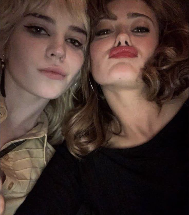 girlongirlworld's tweet photo. jackienat is SO amberprice https://t.co/t1LYUSWgJV
