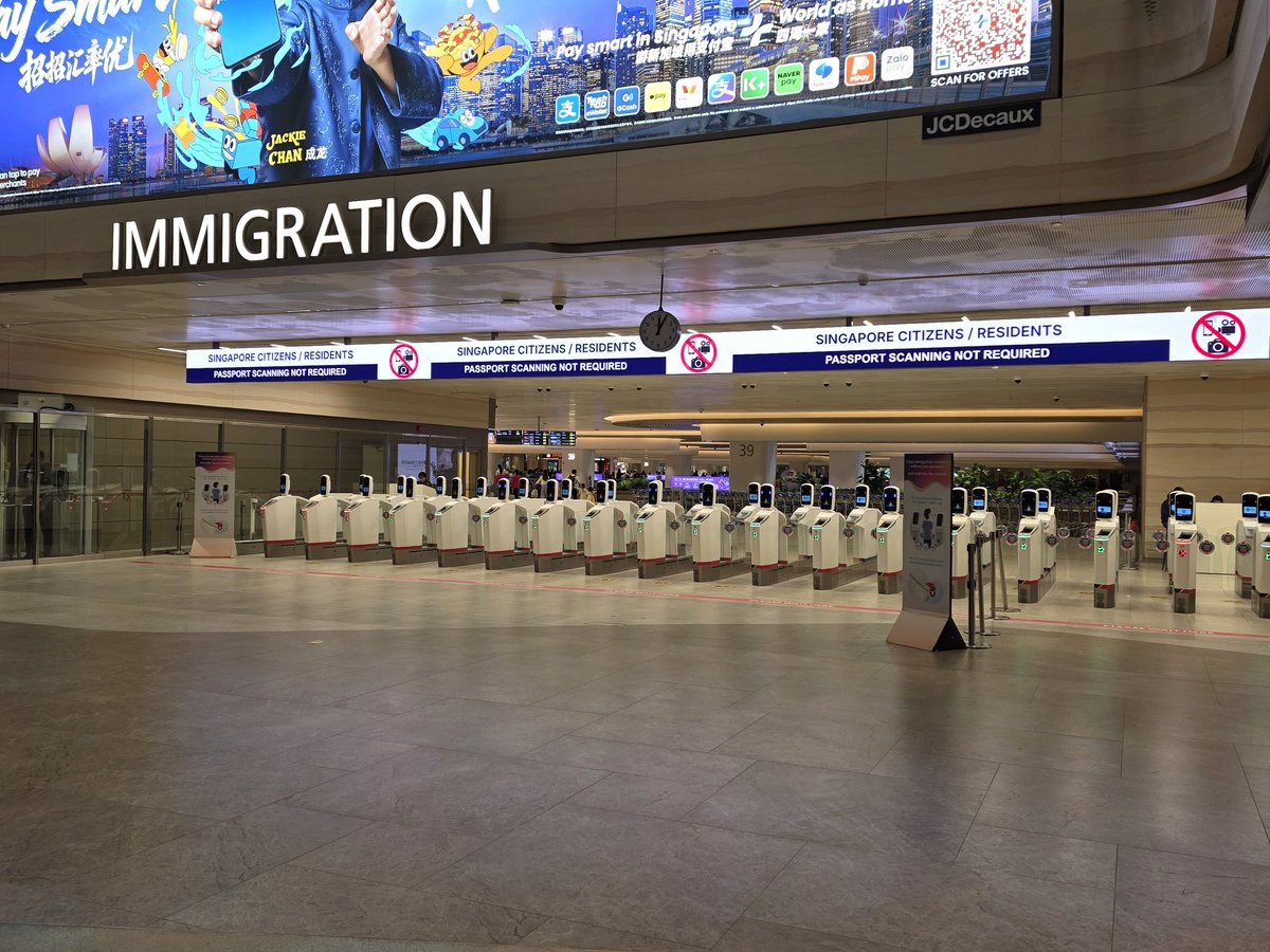 Vinamralongani's tweet image. Greetings from Singapore!
Landed before time on @airindia and parked beside @SingaporeAir B737Max's. Hard to associate SQ with narrowbodies. 
Immigration here really sets the tone. No queues, no human interaction, cleared in seconds.
That’s how you welcome the world.
#AvGeek