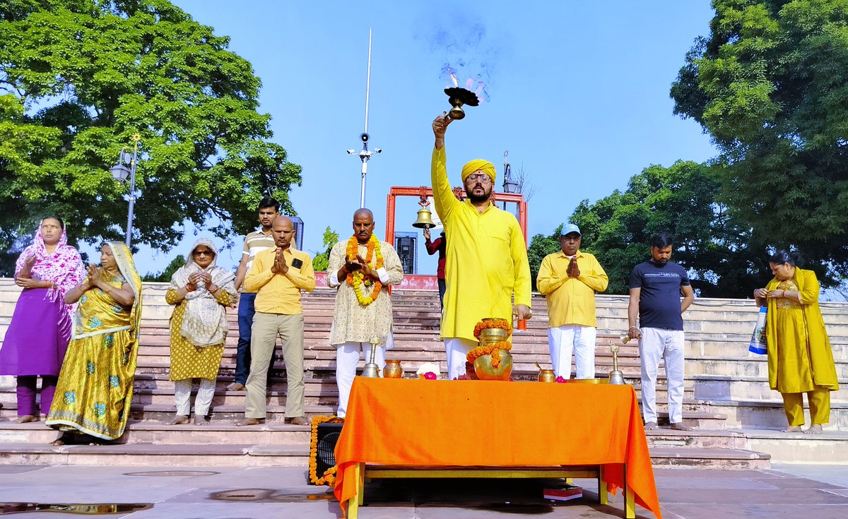 nssupindia's tweet photo. आज प्रातःकाल श्री सूर्य देव जी की 641वी भव्य मंगला आरती संपन्न हुई।
आप सभी श्रद्धालुओं की सभी मनोकामना पूर्ण हो।।
🚩ॐ सूर्याय नमः।।।🚩
संरक्षक सत्यदेव मिश्र 9452011023
अध्यक्ष अविनाश तिवारी 9151203008
उपाध्यक्ष अमित गुप्ता 9918030003 https://t.co/1JOKN3En1k