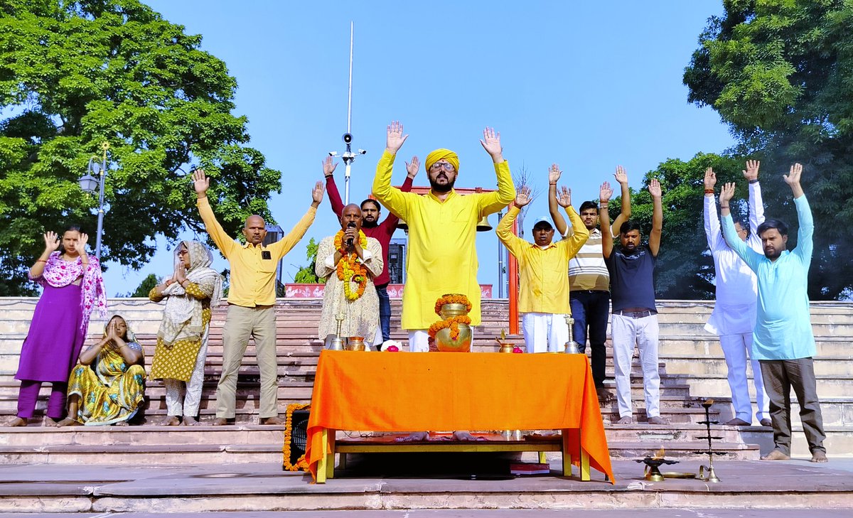 nssupindia's tweet photo. आज प्रातःकाल श्री सूर्य देव जी की 641वी भव्य मंगला आरती संपन्न हुई।
आप सभी श्रद्धालुओं की सभी मनोकामना पूर्ण हो।।
🚩ॐ सूर्याय नमः।।।🚩
संरक्षक सत्यदेव मिश्र 9452011023
अध्यक्ष अविनाश तिवारी 9151203008
उपाध्यक्ष अमित गुप्ता 9918030003 https://t.co/1JOKN3En1k