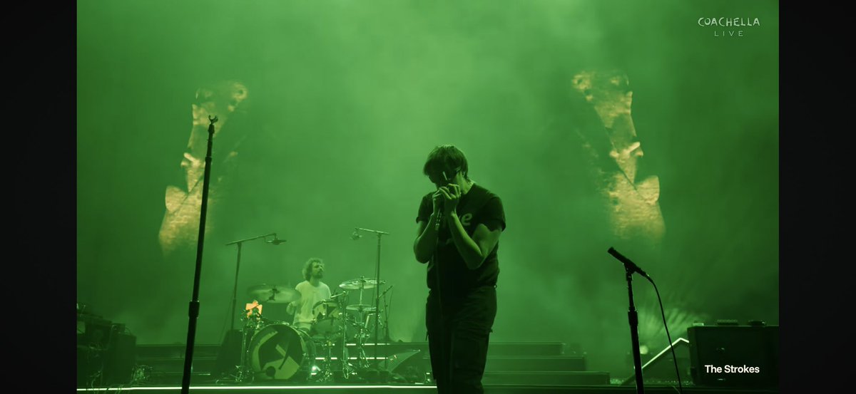 Anibaljam's tweet photo. The Strokes en Coachella. Cantando Selfless, la mejor canción de toda la historia de la música. https://t.co/LdvE9938Wp