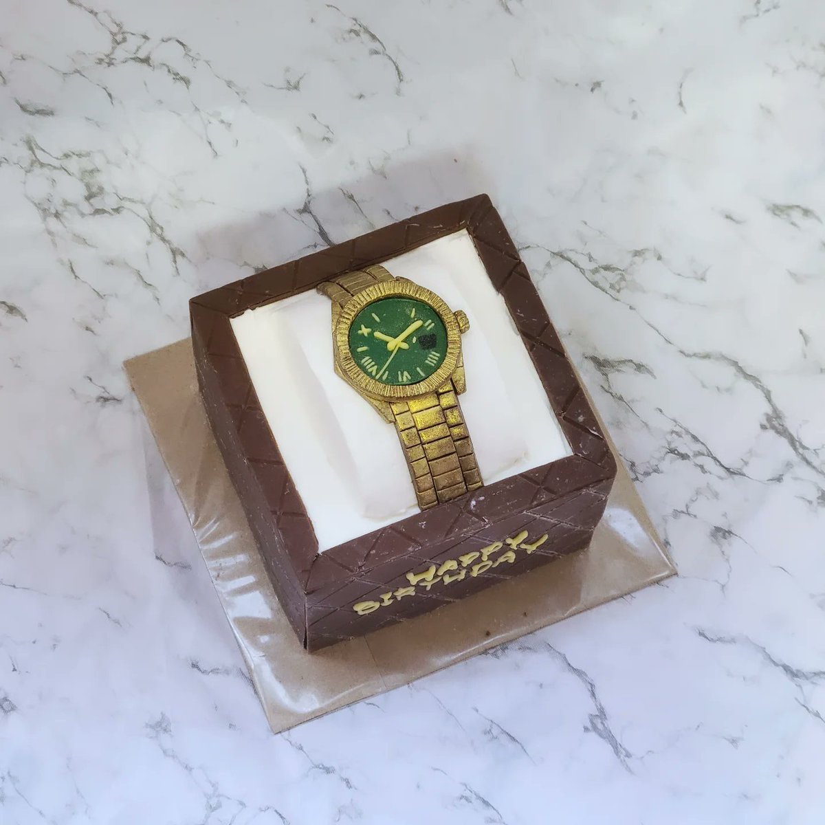 0yyxCeQioxevDaH's tweet photo. 父の誕生日に腕時計プレゼントしました

#フルーツショートケーキ
#手作り
#ブランド時計
#腕時計ケーキ https://t.co/x11DztB764