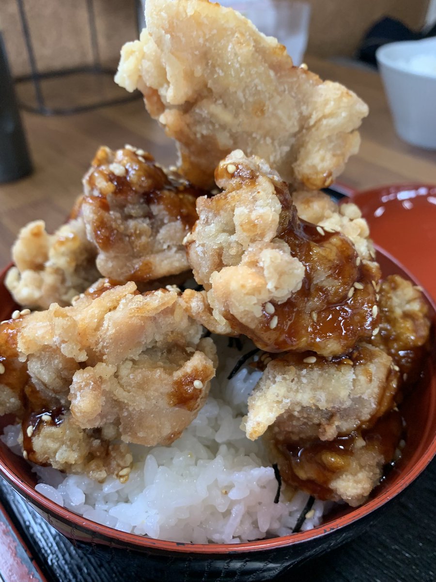 YS_TMJ_esports's tweet photo. 本日は、芦別までドライブ🚗
メガザンギ丼で満腹🐓
奥様はガタタンラーメン🍜
#新宝来亭　#芦別　#あしべつぐらし https://t.co/Gi13yQHzUW