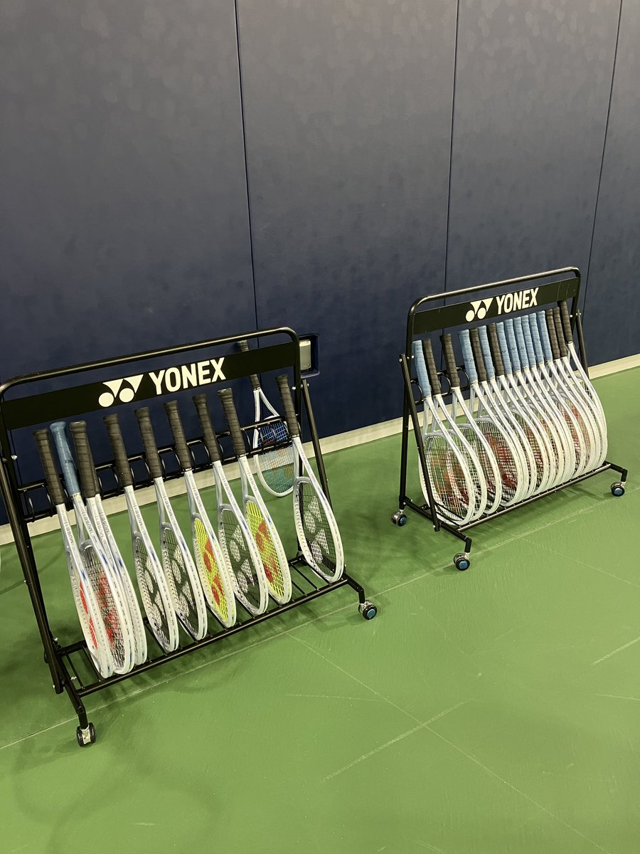 Tall_The_Man192's tweet image. 今日はヨネックス新製品　MUSE試打会🎾
シルバーの色がかっこいい😎
しなる感じが気になる😊

#MUSE
#FormFollowsFun
#yonex_nagoya