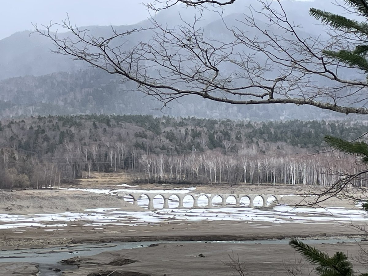 タウシュベツ川橋梁！初めて見れた！
まだギリギリ橋が繋がってる間に見られて良かった😭