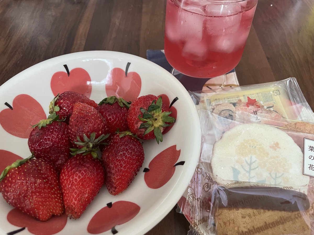 syna_poepoe's tweet image. アウアナナイト
今日は誰も寝てはならぬ、なのでビネガードリンクでスタート
#merriemonarch