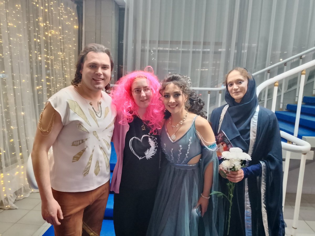 Мяв... 😭
Спасибо большое рок-опере "Орфей" в Новосибирске 11.04.2026🥰🥰🥰🥰
И спасибо за фото после мероприятия Александру Рычкову -Гермесу, Михаилу Нахимовичу -Харону, Татьяне Шайковой -Персефоне, Евгению Кириллину -Орфею, Дарье Бурлюкало -Эвридике и Ксении Лариной -Морфею🥰🫶