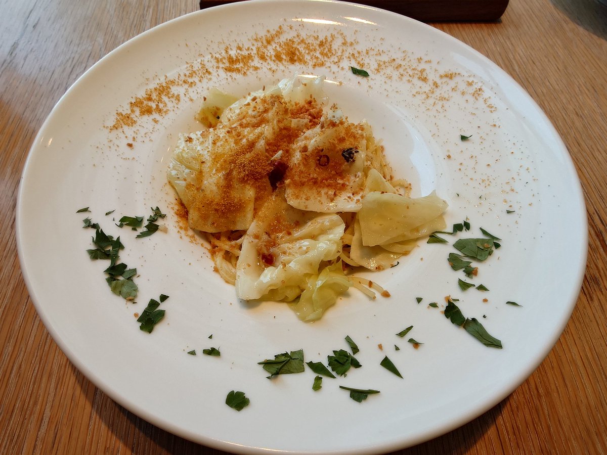 banyabanyabany1's tweet photo. 本日のランチョンは
AWkitchen TOKYO 新丸ビル店で
春キャベツとアンチョビ、からすみの
ペペロンチーノ(^^)/
#イタリアン #パスタ #ペペロンチーノ #ランチ #ランチョン #awkitchen #昼餉 #昼食 #昼飯 #グルメ https://t.co/IlYSGdVO9f