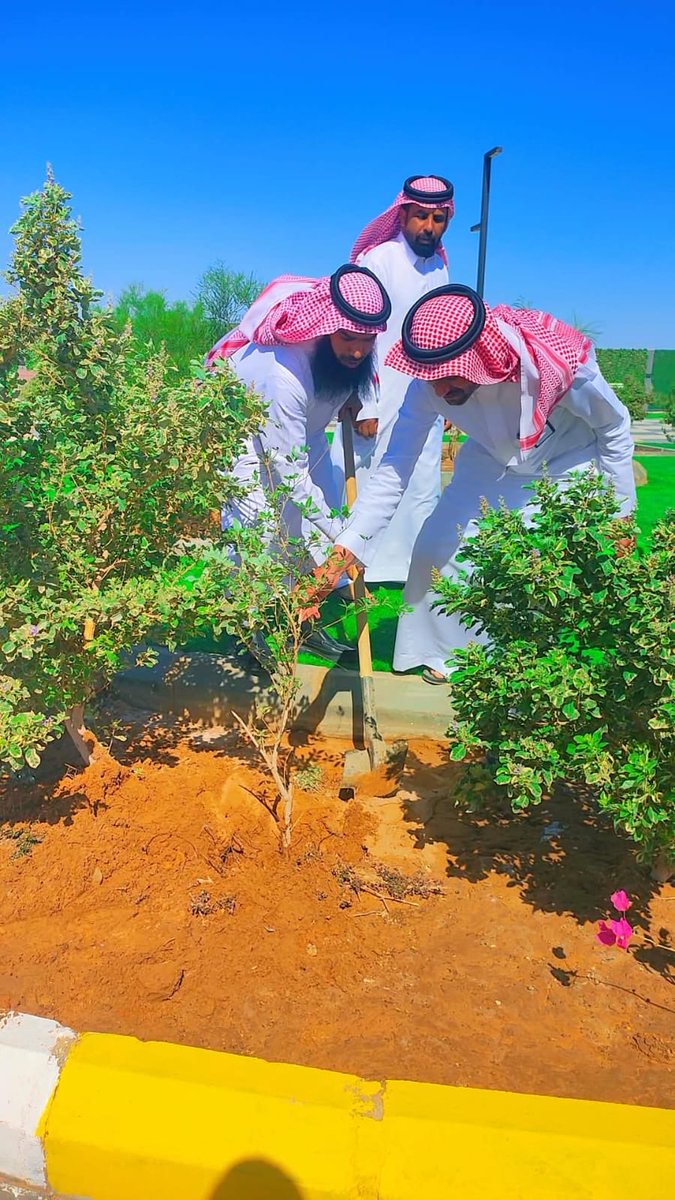 aldaheriyah's tweet photo. وشهدت المبادرة مشاركة فاعلة من المتطوعين..

يأتي ذلك تأكيدًا على أهمية العمل المجتمعي والتكامل بين الجهات المختلفة لتحقيق بيئة مستدامة وخضراء . https://t.co/i2hKBpEUSa