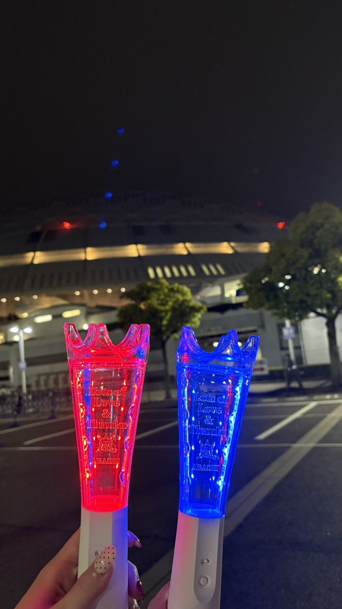 __mg041306's tweet photo. 2026.04.07 We are ARASHI in.名古屋

中学の時からずっと連番してたママと‼︎
7年ぶりの嵐は翔くんは最大級に輝いていました✨
ファンを誰1人誰も置いていかず全員を幸せにするMJの演出には誰も敵いません🥹

おかえりもありがとうも大好きも沢山伝えられた幸せすぎるライブでした。

#WeareARASHI https://t.co/sDgiQPMQvx