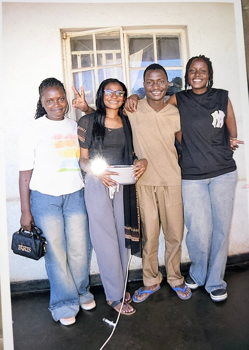 Saynotohumanri1's tweet image. Solidarity is the cornerstone of our struggle. Yesterday we spent the entire day with Takunda Mhuka at Harare Remand Prison sharing stories &amp;amp; strength. His resilience &amp;amp; commitment inspire us all. Together we remain unshaken in our fight for justice #Solidarity #JusticeForTakunda