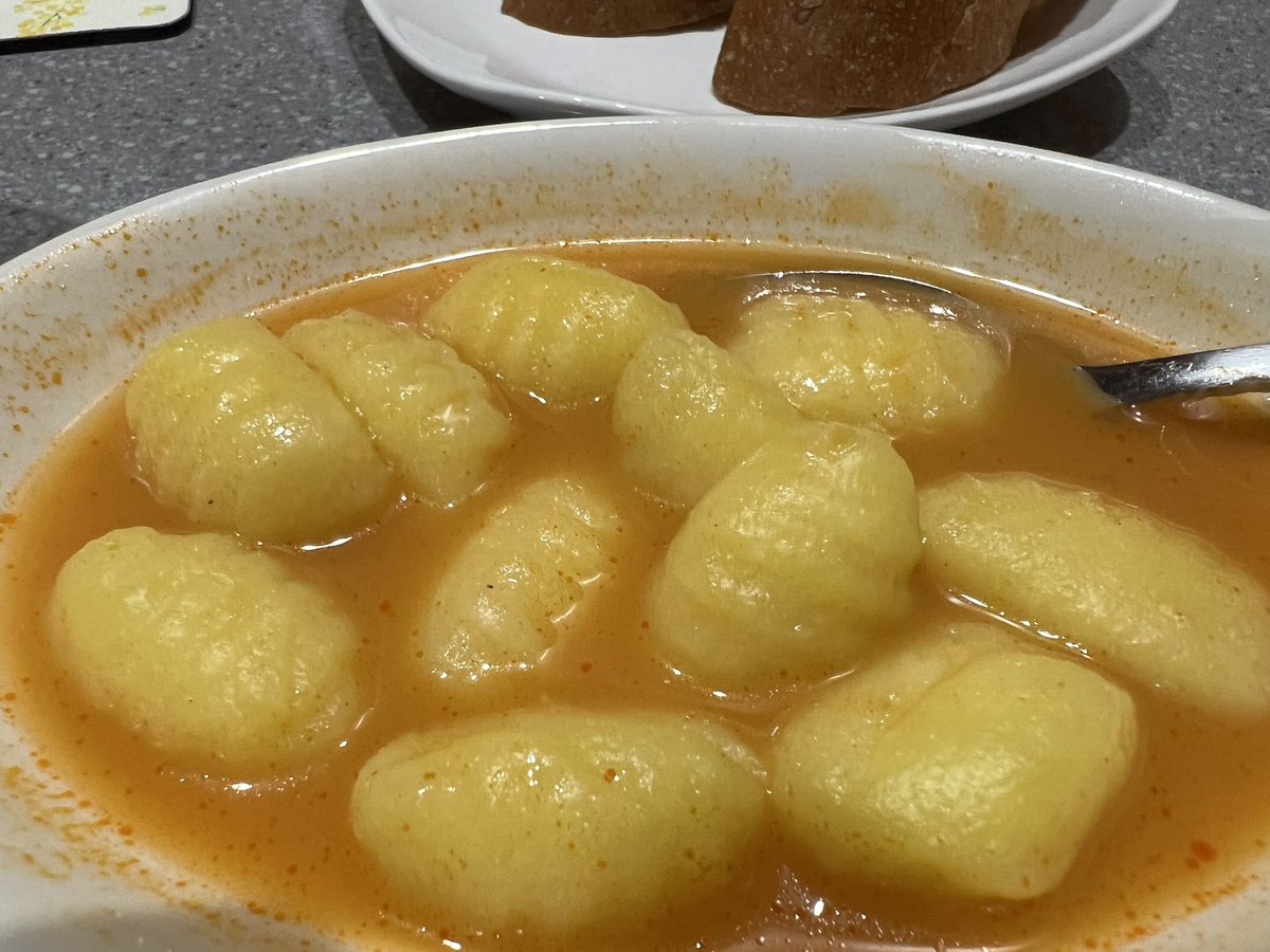 カンパイセットで🍻
きゅうりと枝豆マリネ、ガーリックトースト、トマトソースニョッキとビール
 #福山 #亀戸