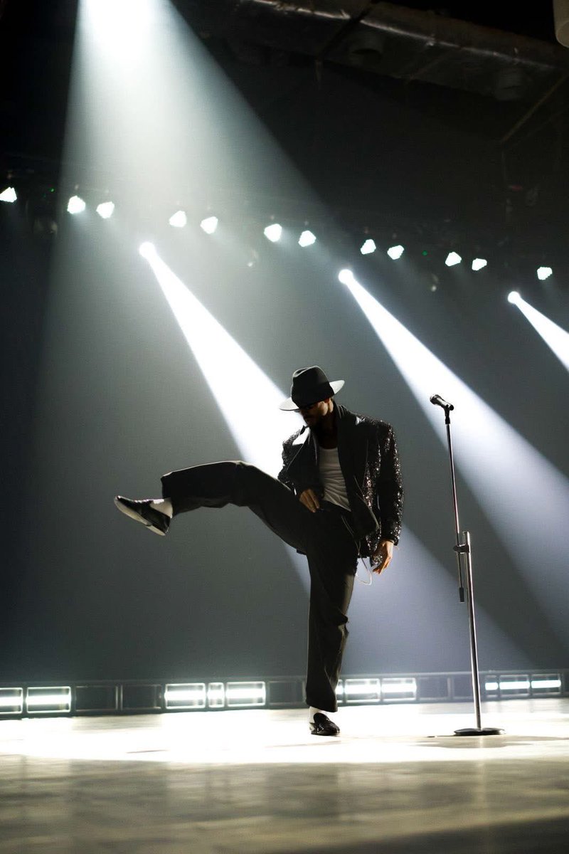 officialtiger__'s tweet image. 🕺 
@iTIGERSHROFF 
Stay tuned @officialtiger__ 
#Tigershroff #Dance #MichaelJackson